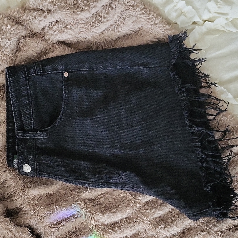 Trendy Black Distressed Denim Fringe Shorts - Picture 4 of 5